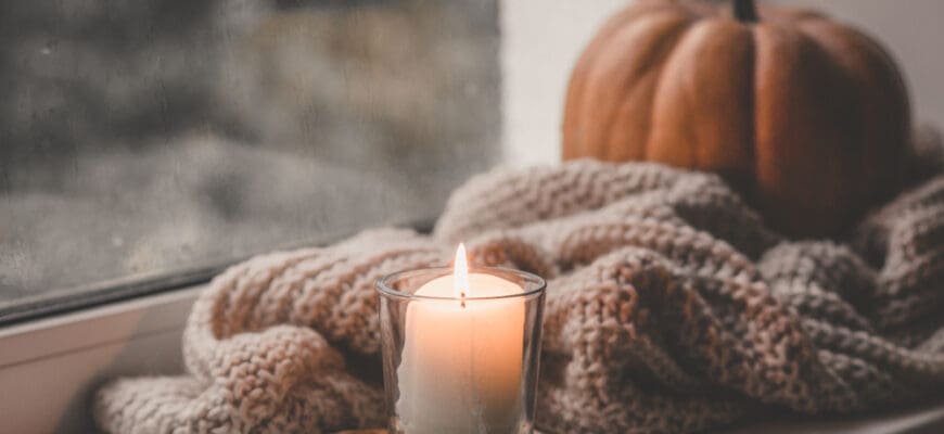 Cup,Of,Coffee,,Pumpkin,,Dried,Autumn,Leaves,On,Window.,Autumn